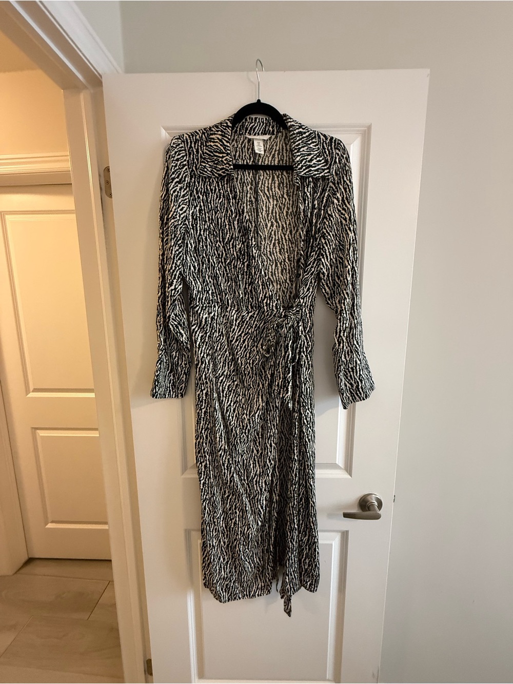 H&M Black and White Long Sleeve Zebra Wrap Dress